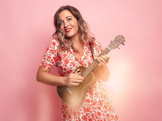 Promo Heidi Peach Singer Guitarist Bedfordshire