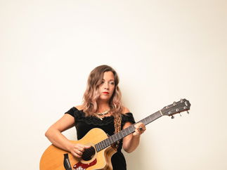 Promo Heidi Peach Singer Guitarist Bedfordshire