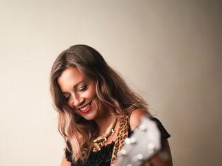 Promo Heidi Peach Singer Guitarist Bedfordshire