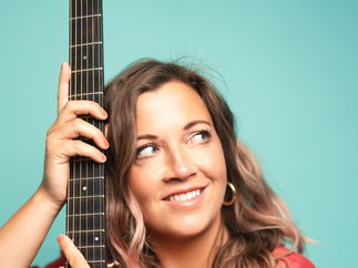 Promo Heidi Peach Singer Guitarist Bedfordshire