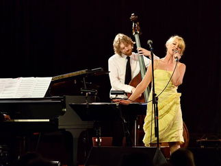 Promo Holly Sings Jazz Vocalist Lancashire