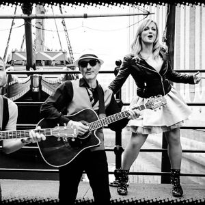 Promo Holly And The Heels  Bedfordshire