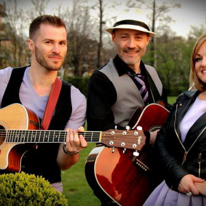 Promo Holly And The Heels  Bedfordshire