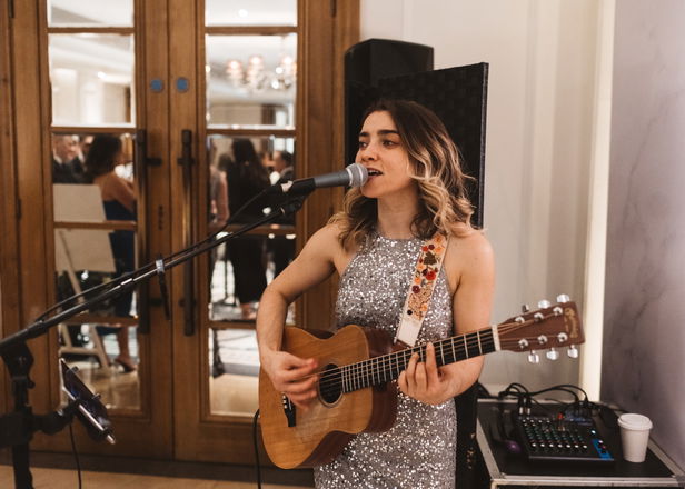 Promo Isla Solo Singer/ Guitarist London