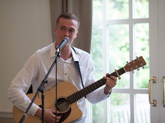 Promo Acoustic Alasdair Singer Guitarist Kent