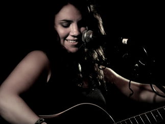 Promo Elly Singer Guitarist London