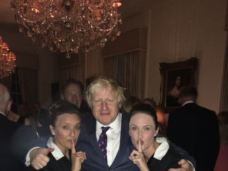 Promo The Singing Waitresses and Waiters Singing Waiter Hertfordshire