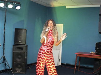 Promo Motown Queen Solo Singer With Tracks Gloucestershire