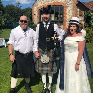 Promo Britains South East Bagpiper  London