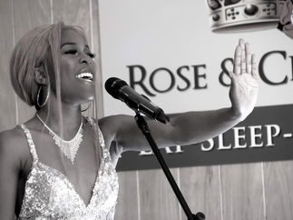 Promo Motown Queen Solo Singer With Tracks Gloucestershire