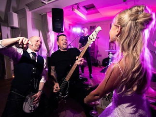 Promo Happy Hour Rock and Pop Party Band Kent