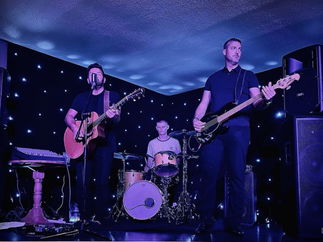 Promo New Light Rock and Pop Trio Essex