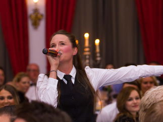 Promo The Singing Waitresses and Waiters Singing Waiter Hertfordshire