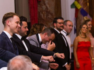 Promo The Singing Waitresses and Waiters Singing Waiter Hertfordshire