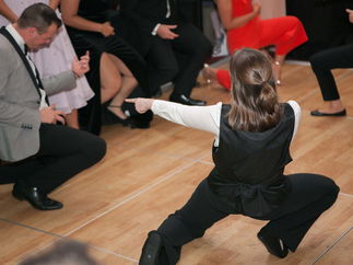 Promo The Singing Waitresses and Waiters Singing Waiter Hertfordshire