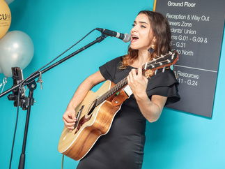 Promo Isla Solo Singer/ Guitarist London