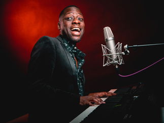 Promo James Nicholas Singer / Pianist Bedfordshire