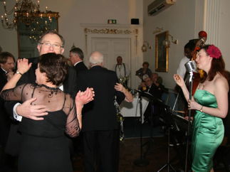 Promo Jazz With A Twist Jazz, Swing and Latin Singer Nottinghamshire