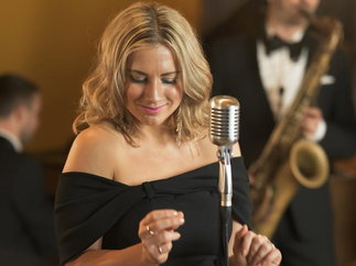 Promo Florence Smith Singer / Guitarist / Pianist / Ukelele London