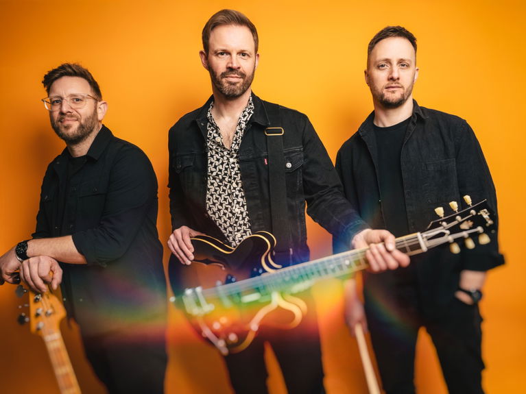 artists similar to The Atoms