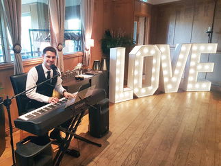 Promo Jon Andrews Singer/Pianist London