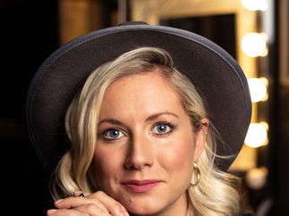 Promo Florence Smith Singer / Guitarist / Pianist / Ukelele London