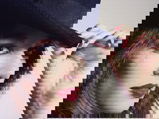 Promo Katherine Mills Magician London