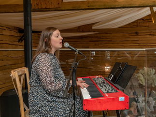 Promo Mairi Singer-Pianist West Yorkshire