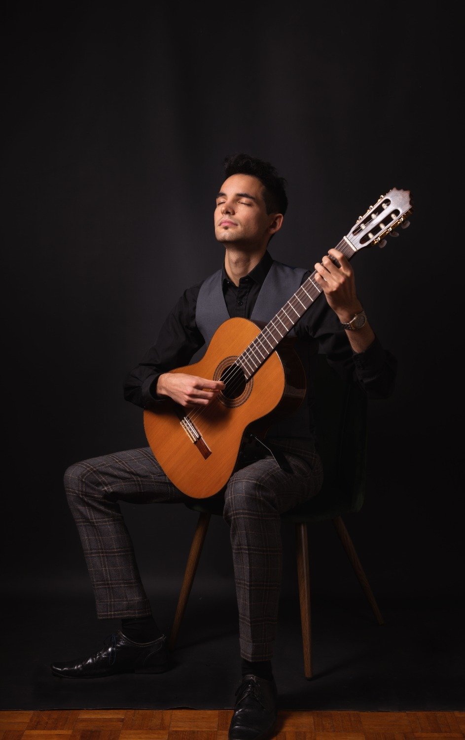 Promo Nareik Bardolia Classical Guitarist London
