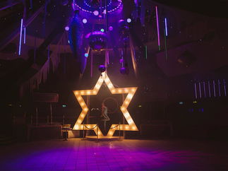 Promo LED Giant Star Aerialist Christmas Entertainer Kent