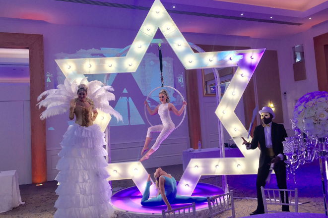 Promo LED Giant Star Christmas Entertainer Kent