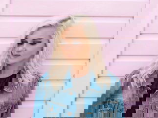 Promo Lianne Solo Singer / Guitarist Essex