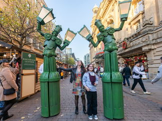 Promo Alive Lamp Posts Street Performer London
