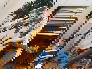 Promo Online Gigs With LJ Acoustic Singer/Guitarist London