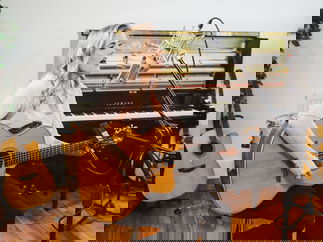 Promo Online Gigs With LJ Acoustic Singer/Guitarist London