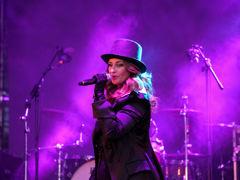 artists similar to Ultimate Shania