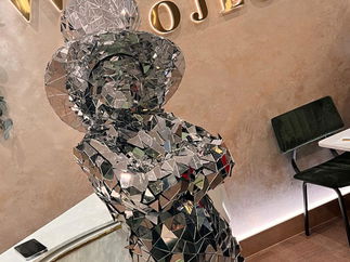 Promo Magic Mirror Men Walkabout Mirror People London