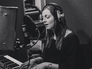 Promo Mairi Singer-Pianist West Yorkshire