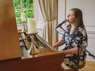 Promo Mairi Singer-Pianist West Yorkshire