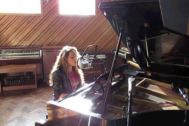 Promo Maria Clarke Solo Singer / Pianist Cheshire