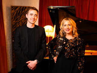 Promo Florence Smith Singer / Guitarist / Pianist / Ukelele London