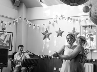 Promo Max Richards Solo Singer/Guitarist Kent