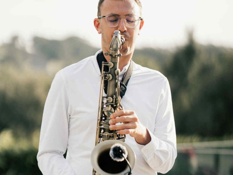 artists similar to Tom On Sax