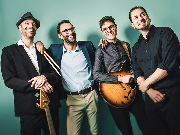 artists similar to Minnie And The Moochers