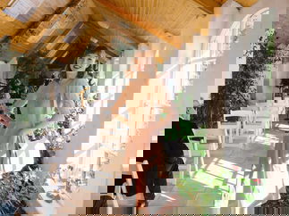 Promo Sian Summers Solo Singer/ Guitarist Nottinghamshire