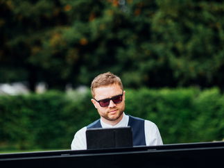 Promo Finn McCool Pianist North Yorkshire