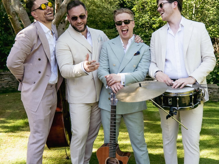 artists similar to The Bois of Belgravia