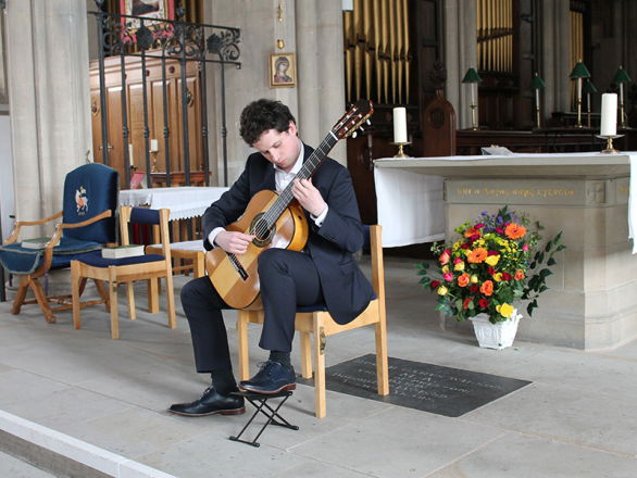 Promo Fin M Guitar Classical Guitarist London