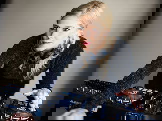 Promo LJ Acoustic Singer/Guitarist London