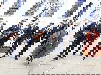 Promo Roaming Free Roaming, Mix and Mingle Band London